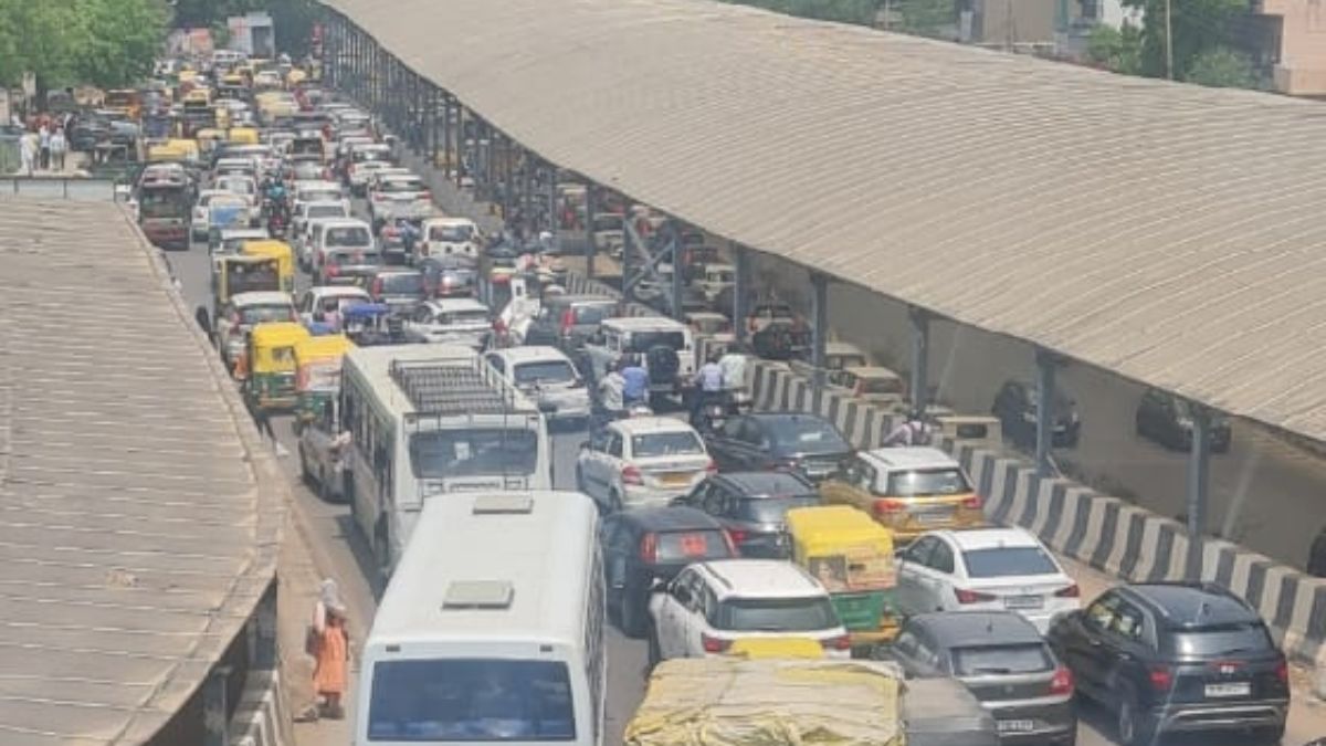 gurugram traffic congestion 447 lakh cars cause gridlock