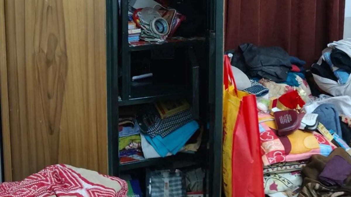 theft in two houses in vasundhara enclave goods worth lakhs stolen hathras crime news