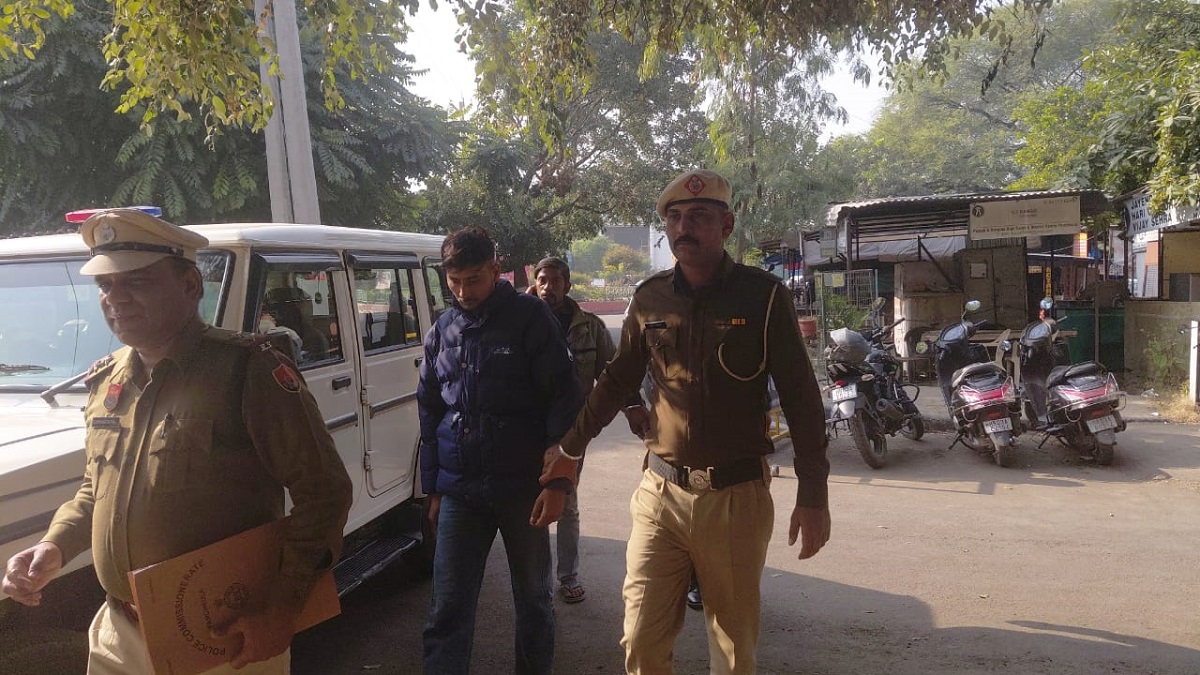 panchkula two thieves arrested for stealing park lights