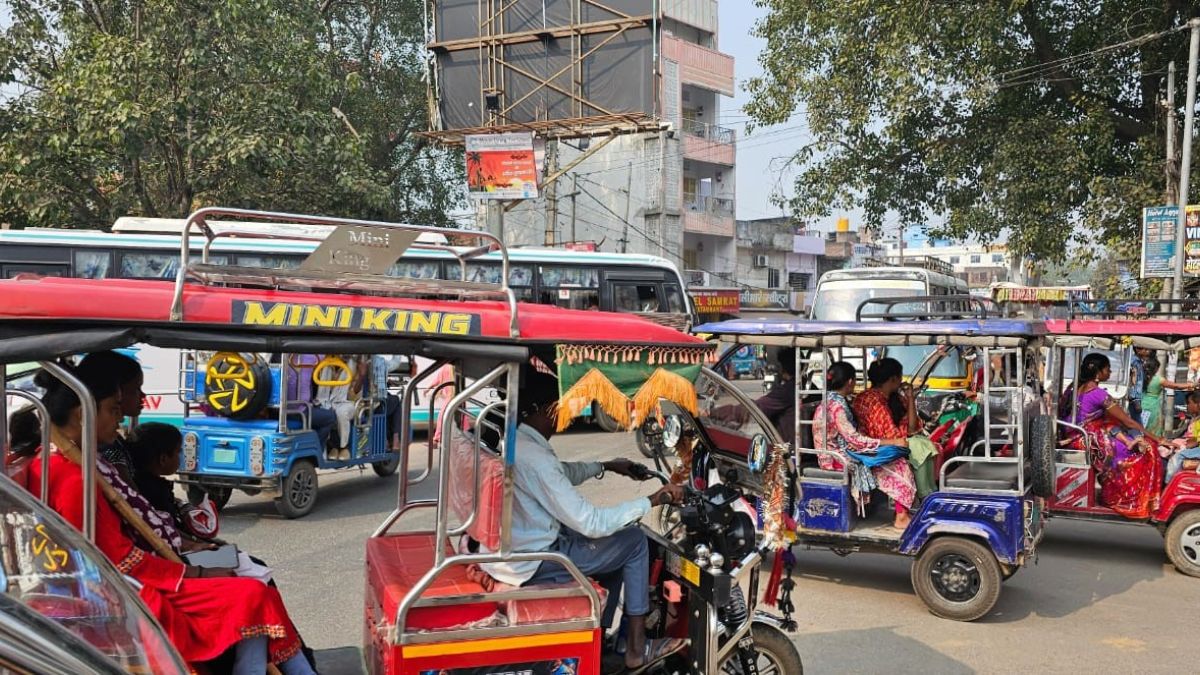 rajgir tourist rush traffic jams cause trouble for commuters