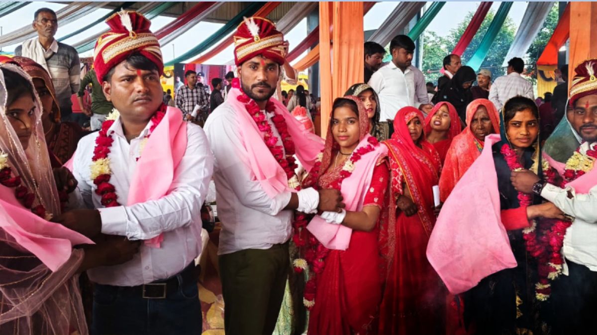 samuhik vivah in mainpuri 476 couples took the seven vows and joined hands