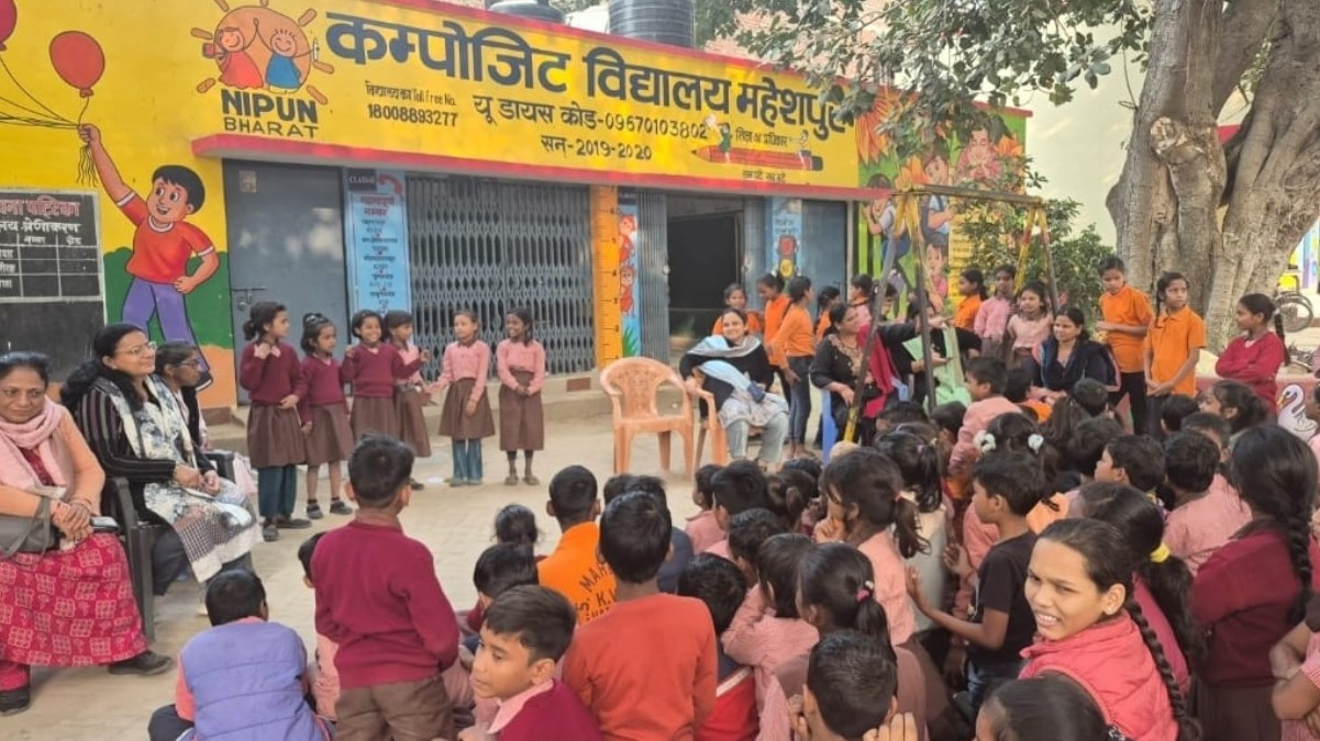 bagless day celebrated in varanasi schools promoting skills and crafts