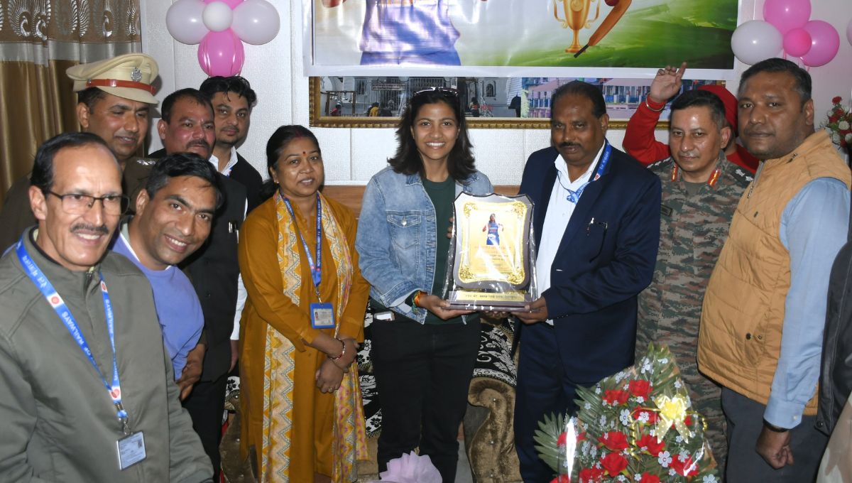 cricketer sneh rana honored at dehradun railway station indian railways