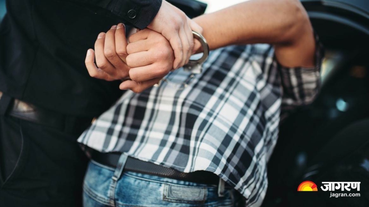 delhi police arrests drug smuggler in heroin trafficking case