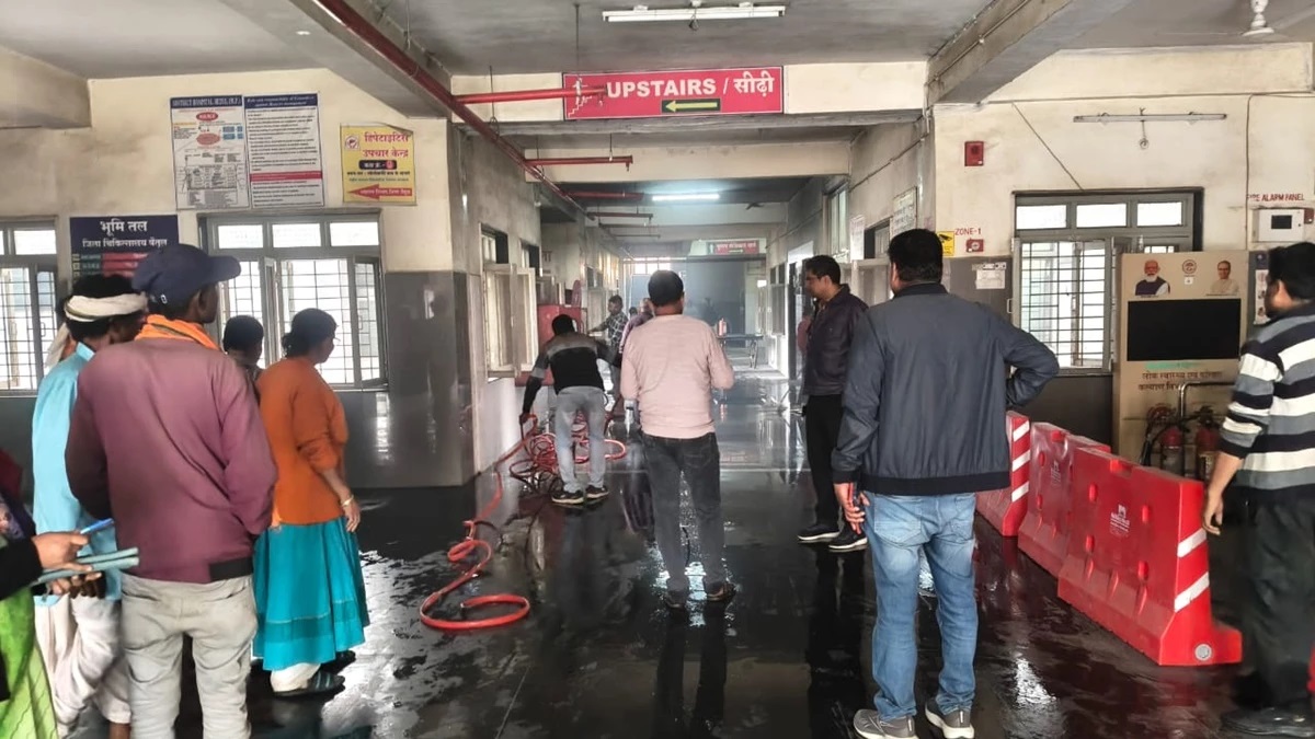 a fire broke out in the store room of betul district hospital filling the wards with smoke and forcing patients to evacuate