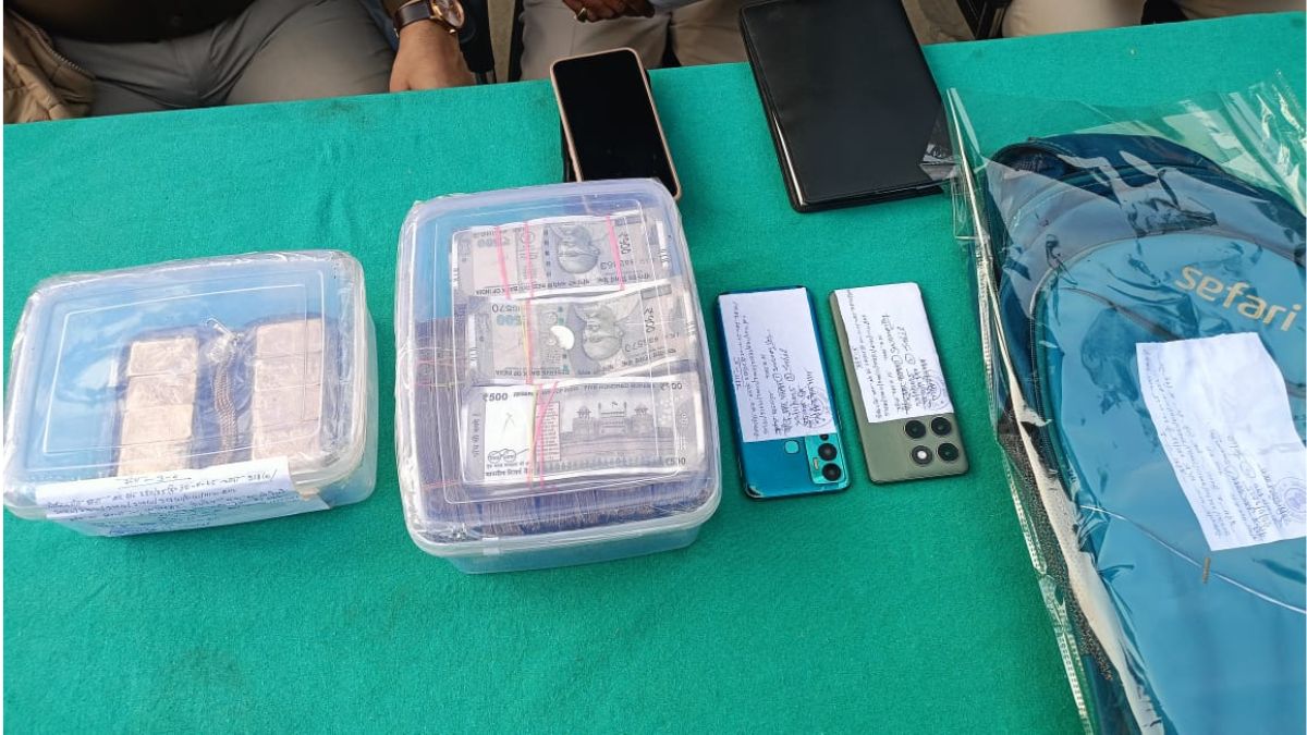 bihar police raid cash theft by constables east champaran news