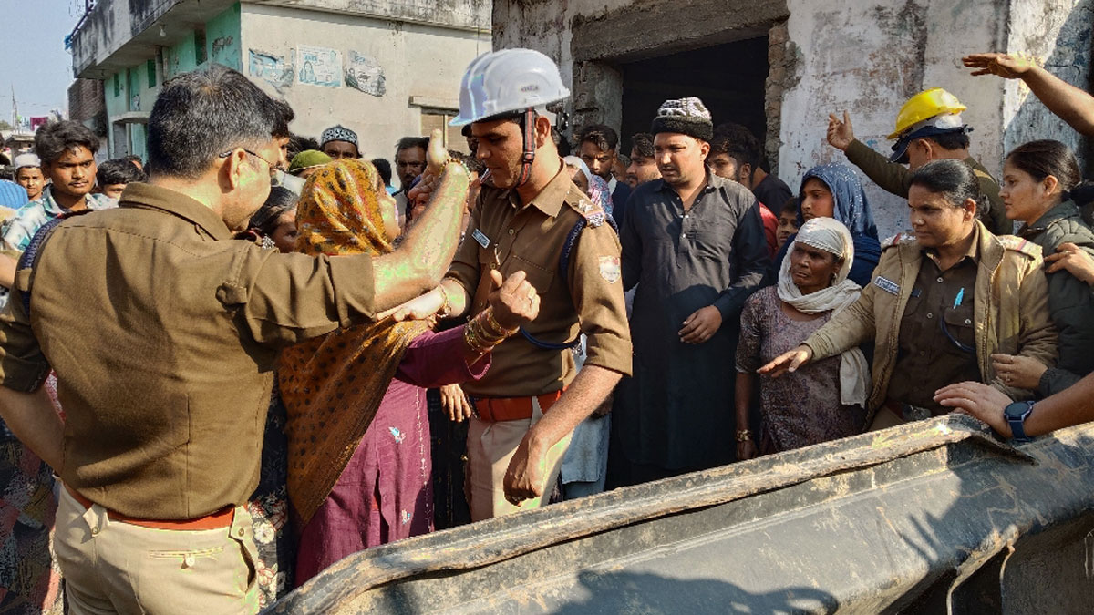 bulldozer action in vikasnagar