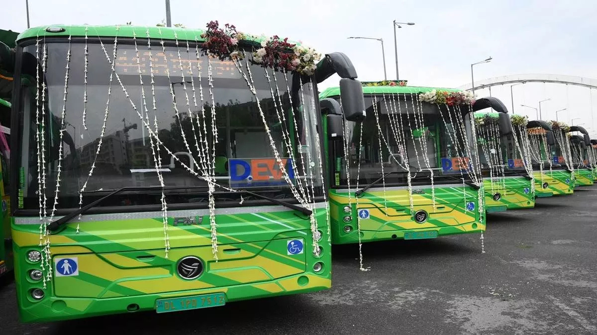 delhi dtc fleet reduction new strategy with devi buses