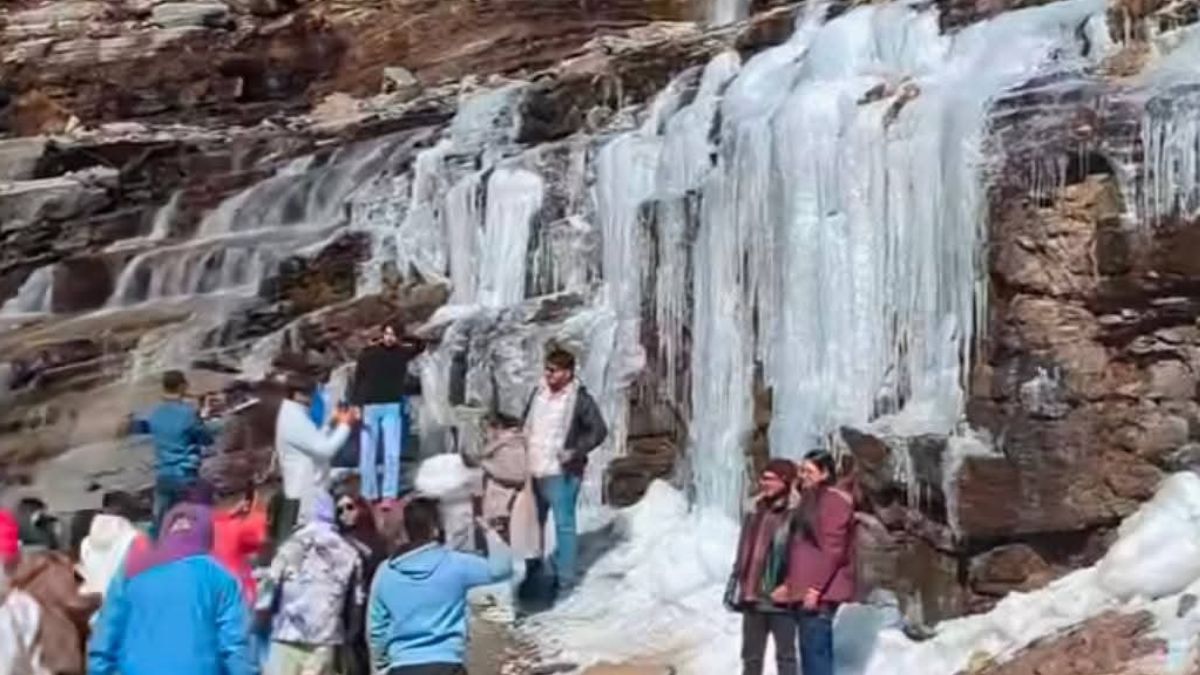 himachal pradesh extreme cold freezes rivers issues tourist advisory