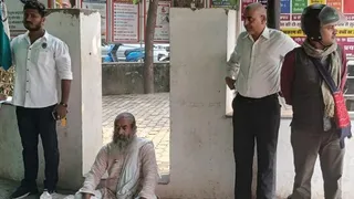 प्रयागराज के सीएमओ कार्यालय में घेराव के दौरान नाजरेथ अस्पताल के डॉक्टर पर आरोप लगाते अधिवक्ता। जागरण