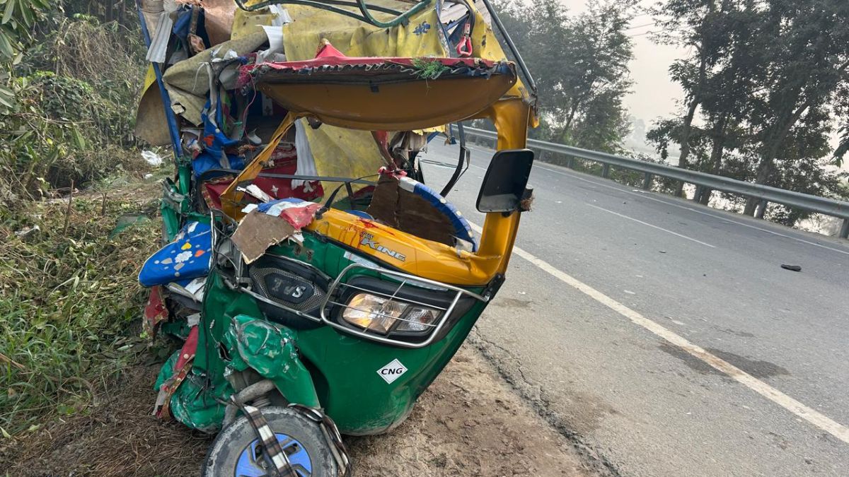 road accident on chhapra muzaffarpur highway two killed incliding auto driver