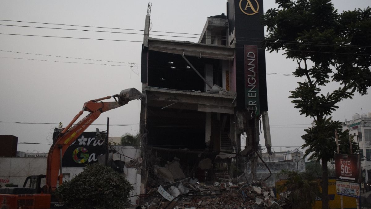 bulldozer action continued for the second day on the illegal construction of arif a close associate of maulana tauqeer