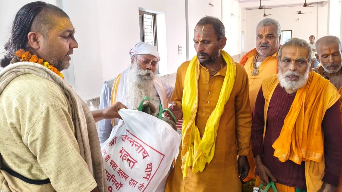 a group of saints from barsana reached punauradham in sitamarhi