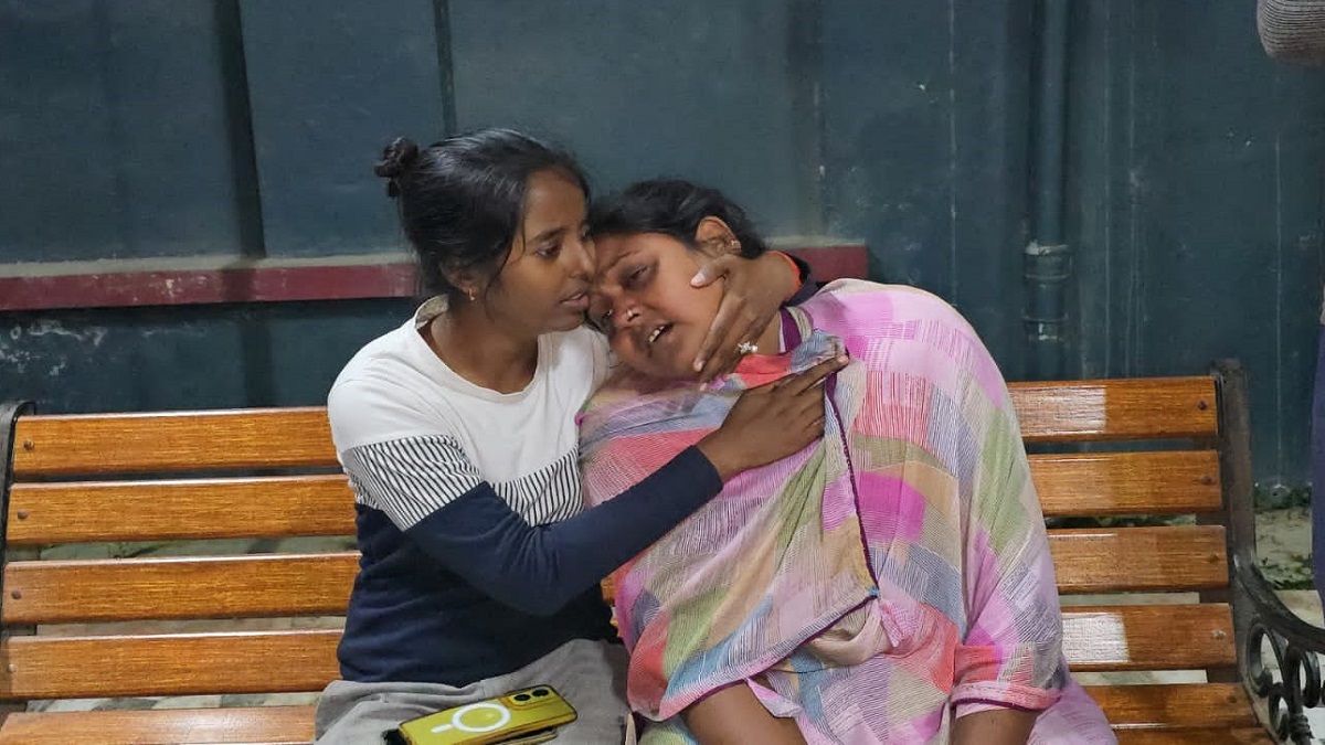 a young man travelling to darbhanga to celebrate his birthday with friends died after falling from a train