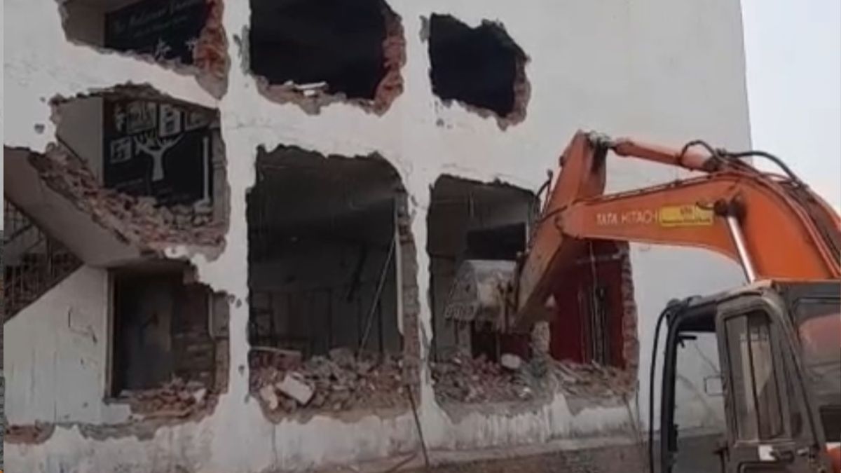 bulldozer action continued for the second day on the illegal construction of arif a close associate of maulana tauqeer