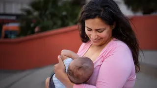 मां के दूध में यूरेनियम। फाइल फोटो