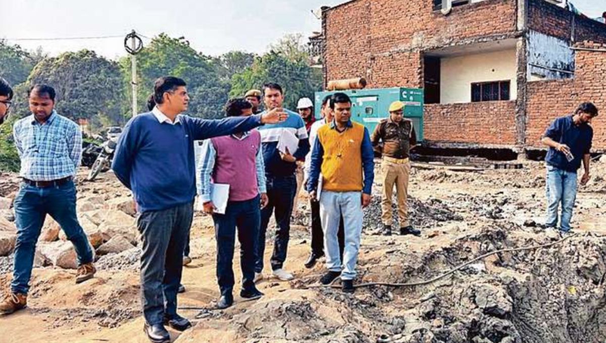 gorakhpur commissioner inspects goddhoya drain project urges speed