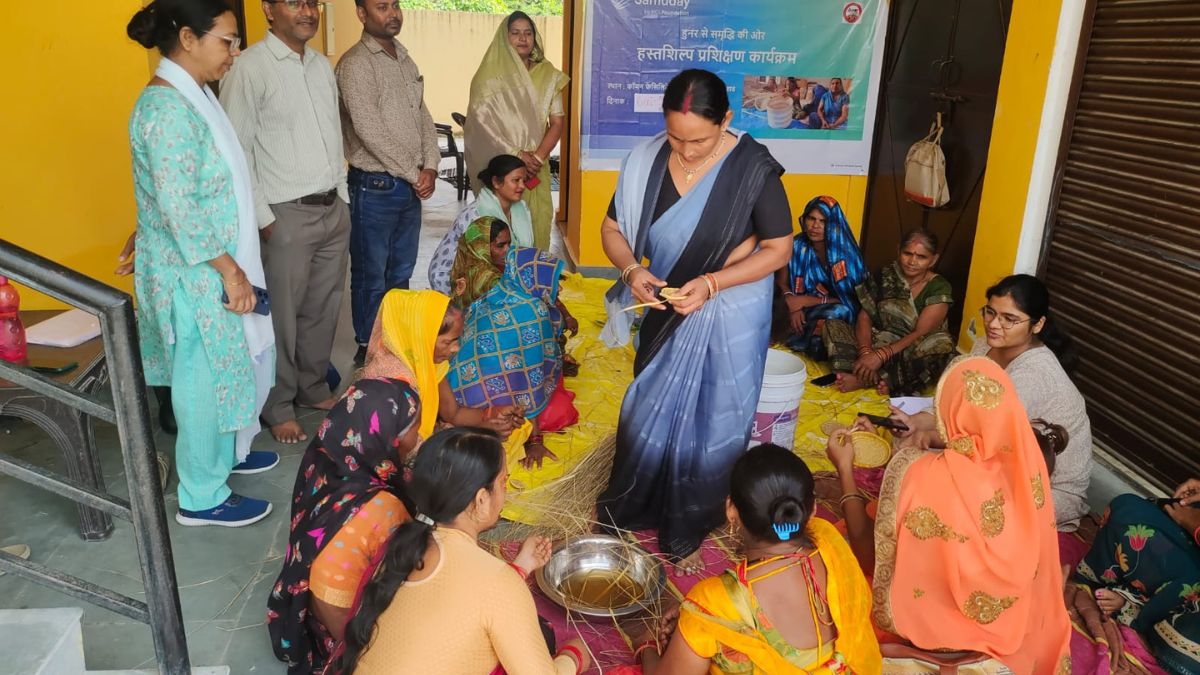 savithri devi in hardoi from grassroots to handicraft industry success story