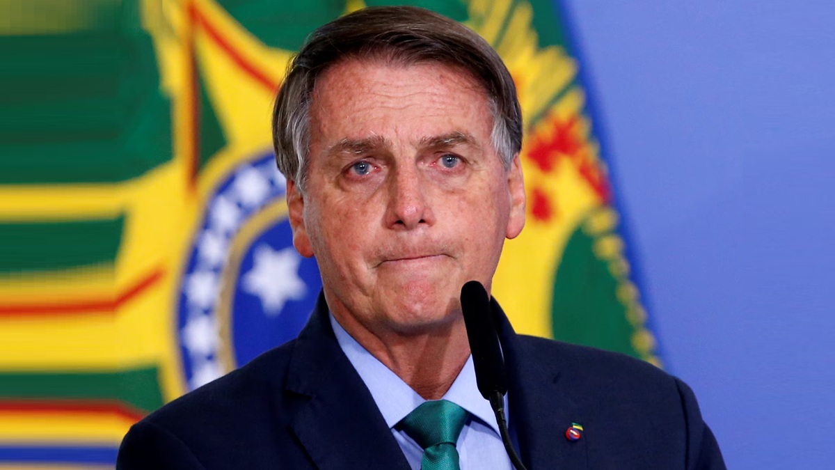 former brazilian president bolsonaro arrested investigating agencies suspect he may leave the country