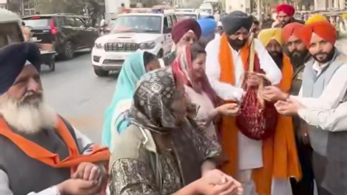 anandpur sahib event aap leaders serve as volunteers in remembrance of guru tegh bahadur