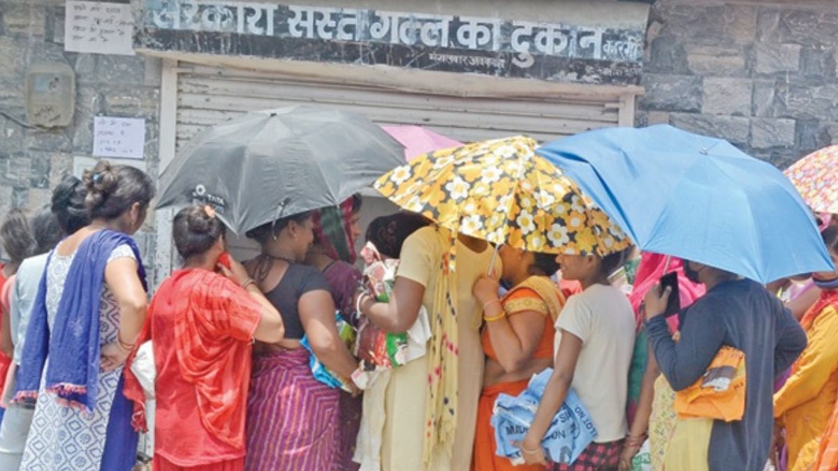 luxurious houses expensive cars and high income are still consuming government ration