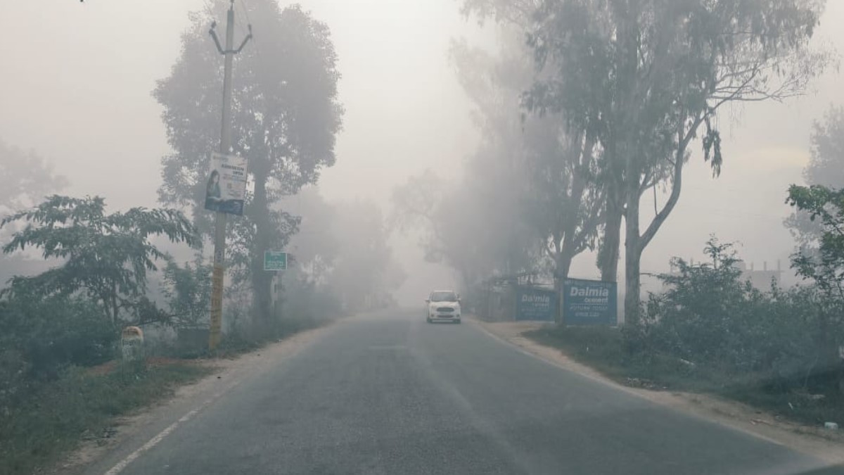 dense fog in sonbhadra disrupts traffic increases accident risk