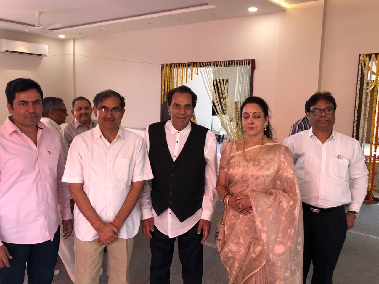 dharmendra visited mathura twice and addressed two election rallies