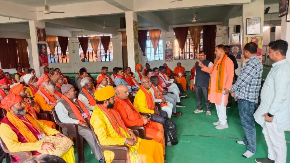ram mandir flag hoisting saints welcomed pm modi to attend