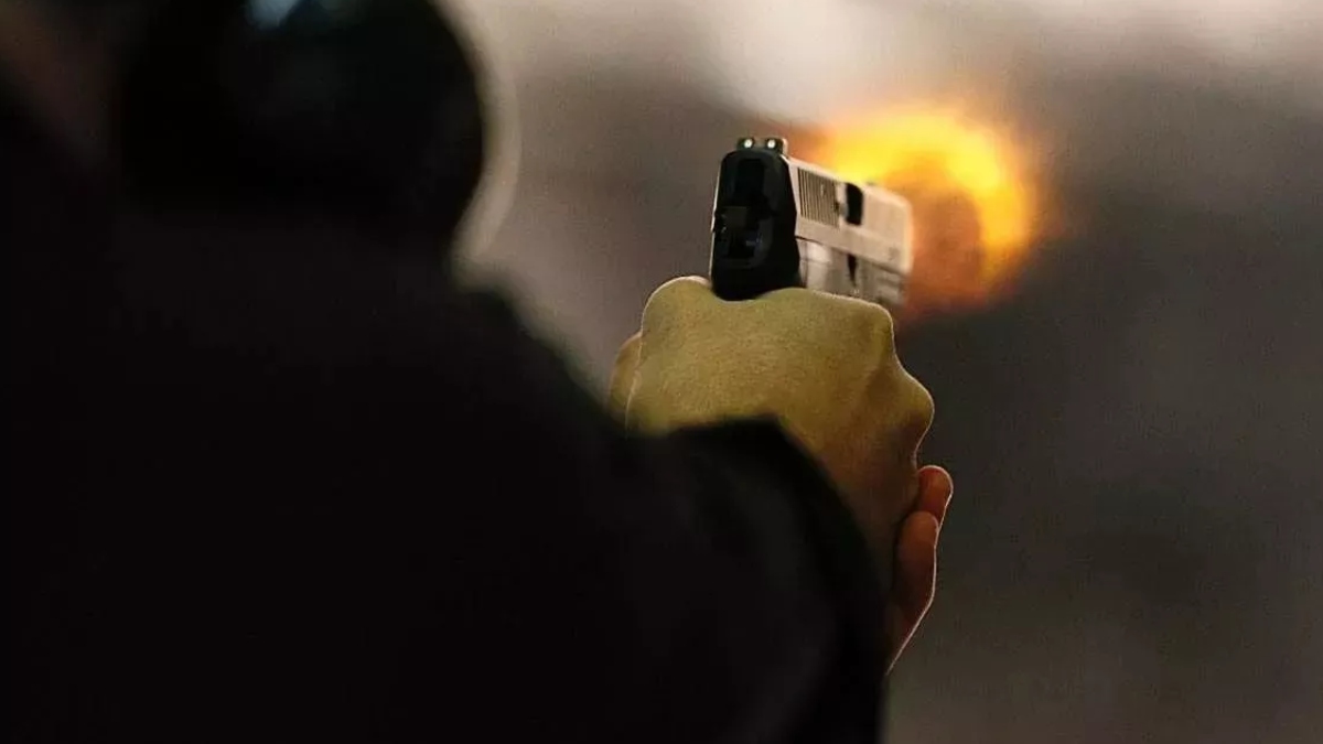 delhi crime youth shot outside mandoli jail assailants absconding