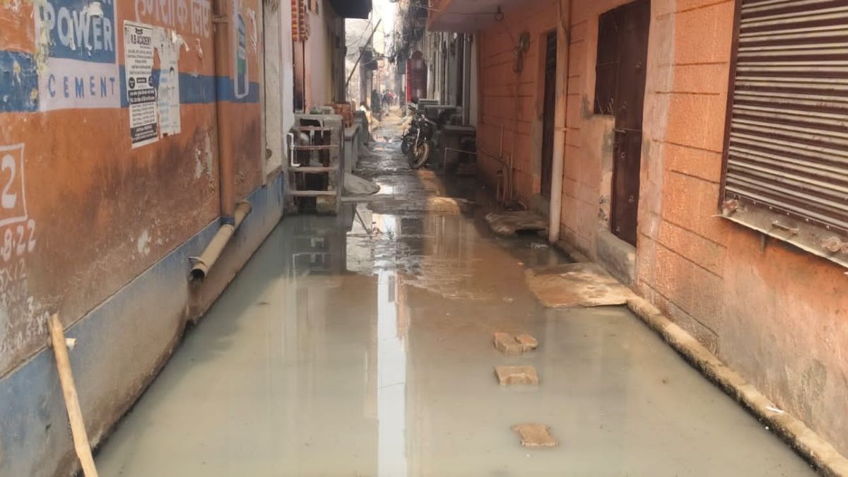 loni prakash vihar residents struggle with waterlogging and filth