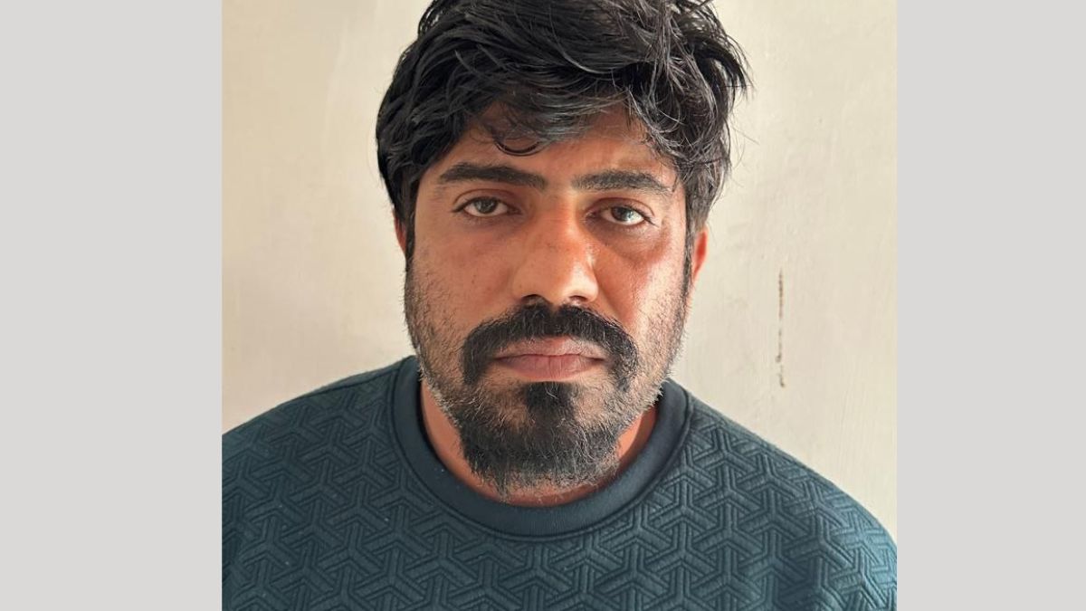 gurugram fake mcg employee demands 10000 fine one arrested