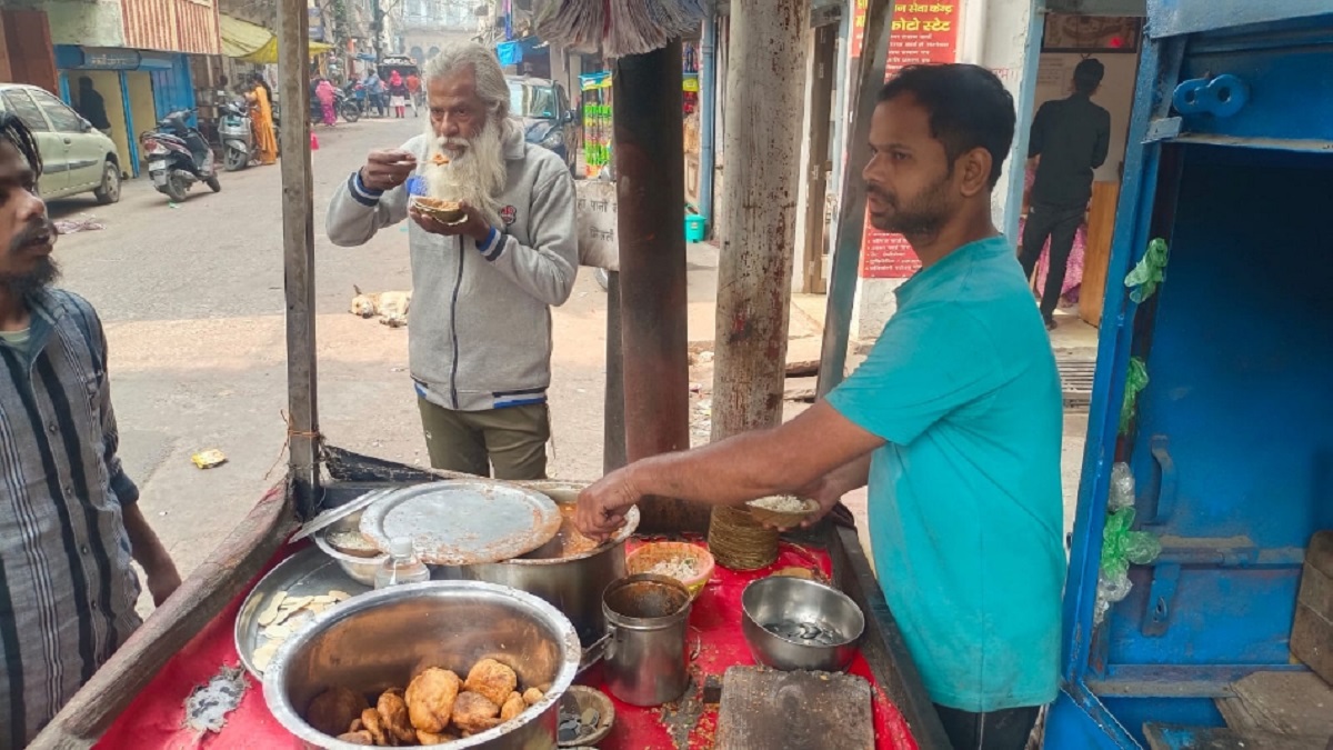 khasta chhola of krishna a flavorful delight in prayagraj chowk
