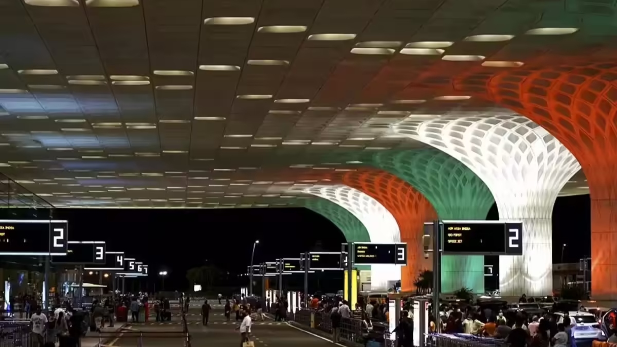 mumbai airport sets new record over 1000 flights in a day