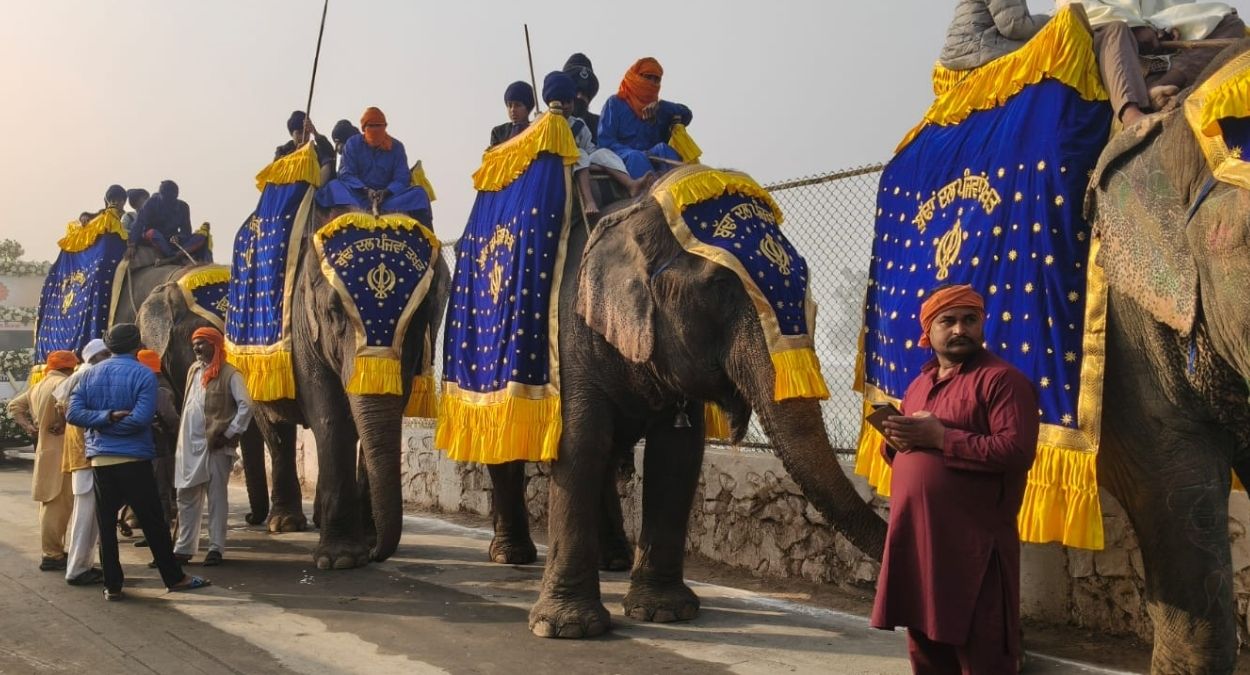 nagar kirtan procession to sheesh ganj sahib punjab celebrates anandpur sahib and guru teg bahadur news