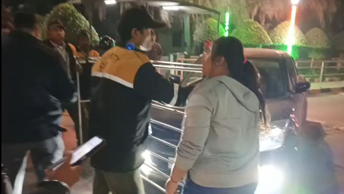 noida cape town society clash over wrongway car security guards confront youths