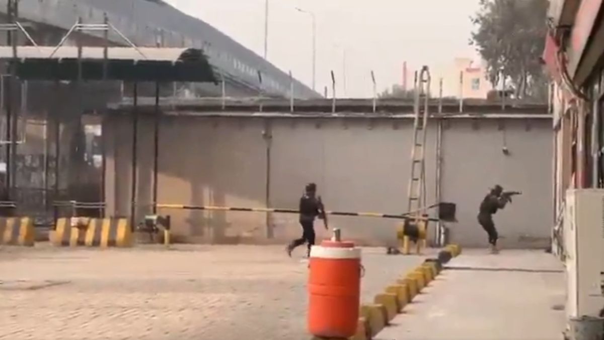 pakistan paramilitary hq attack suicide bombing kills three