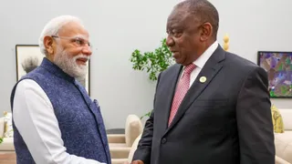 पीएम मोदी और दक्षिण अफ्रीका के राष्ट्रपति सिरिल रामफोसा। फोटो - पीटीआई