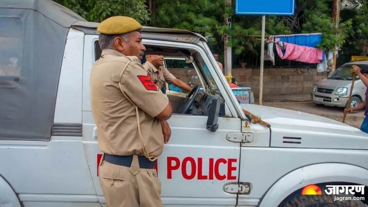 delhi police constable attacked thief arrested in raj park area