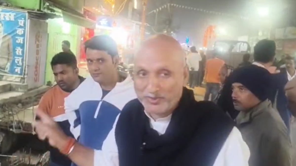 madhepura rjd mla chandrashekhar slaps laborer video viral