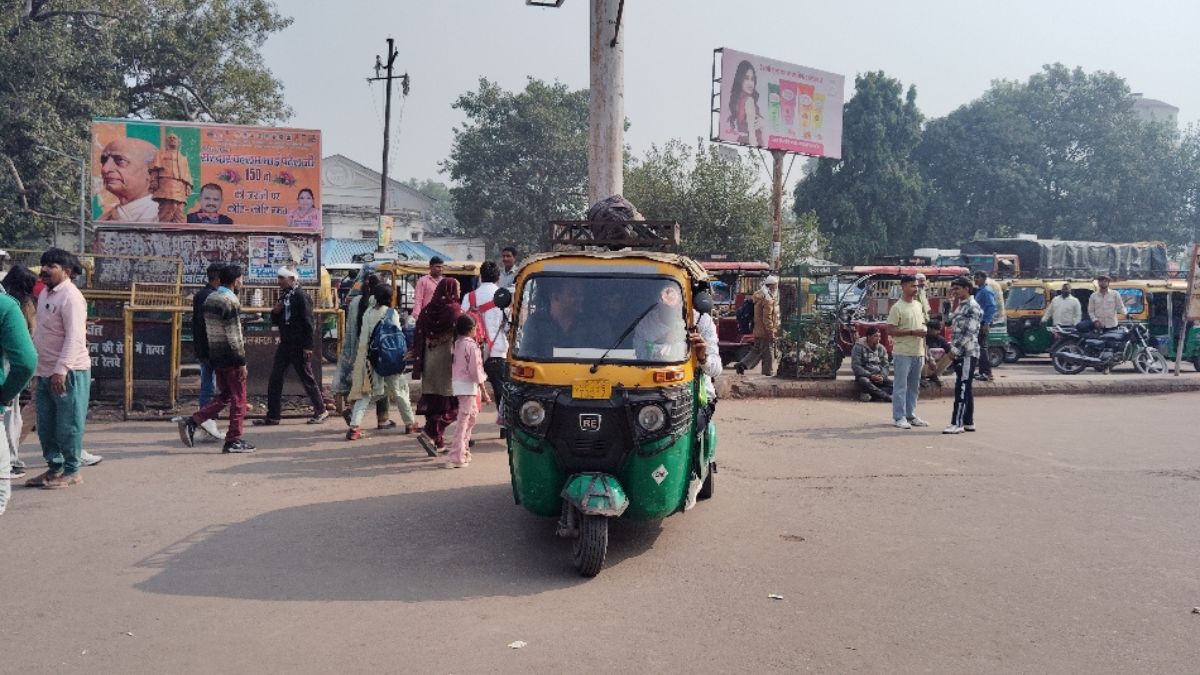 bareillyjunctionillegalparkingdespite48lakhrailwaycontract