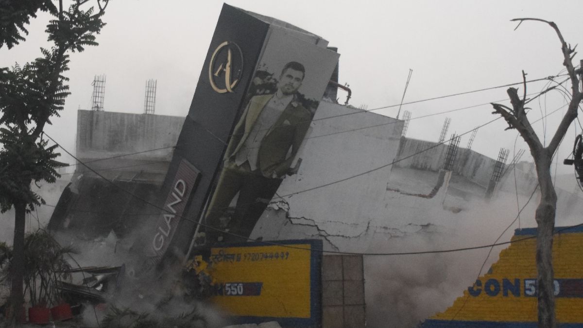 arifillegalfaizenclavebareillybulldozeraction25buildingsdemolitionbdasurvey