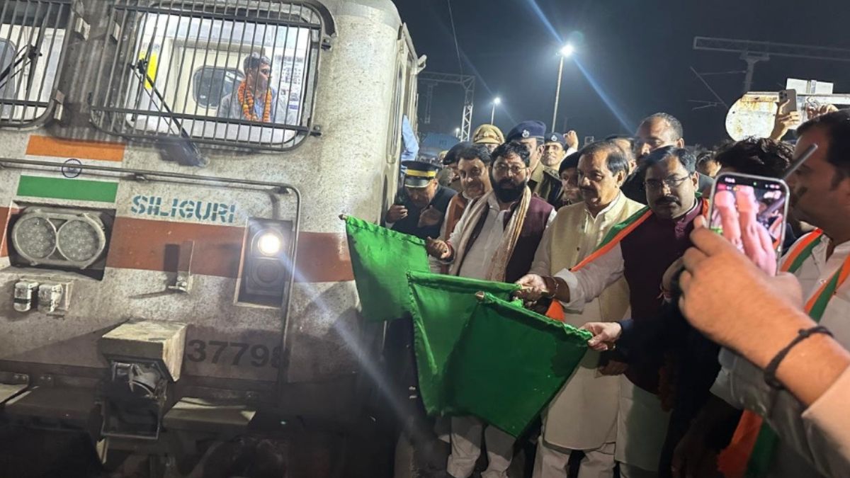 mahananda express stop at chola station bulandshahr news