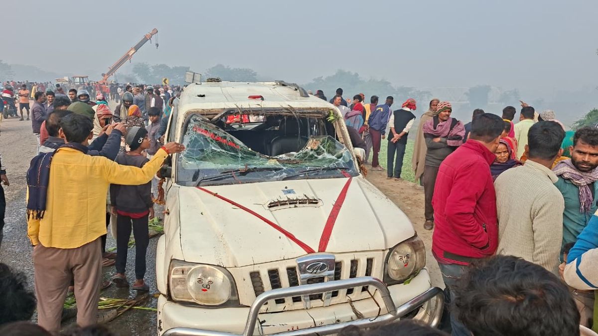 car accident in madhepura purnia highway two deaths due to fog