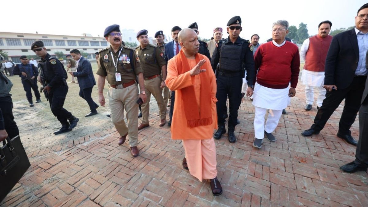 pm modi to hoist the flag at summit of the shri ram janmabhoomi temple cm yogi arrived in ayodhya to review the preparations