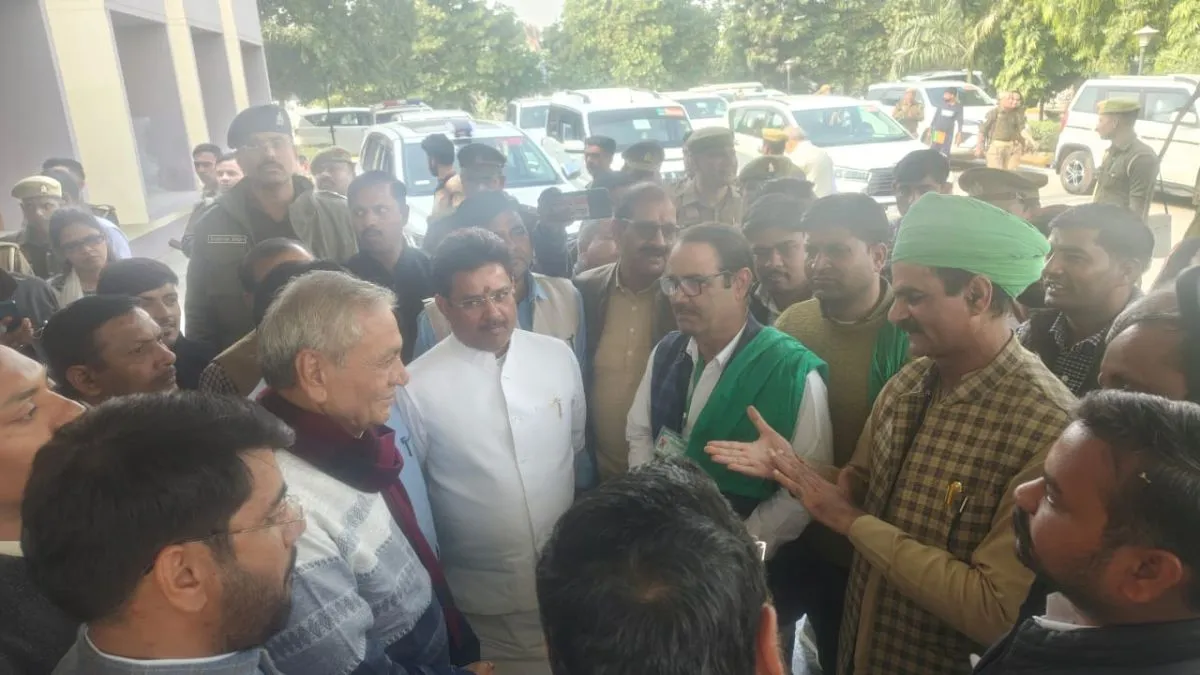 गन्ना मंत्री लक्ष्मी नारायण के खिलाफ किसानों की नाराजगी, बोले- एक वर्ष का वादा तीन में भी नहीं पूरा
