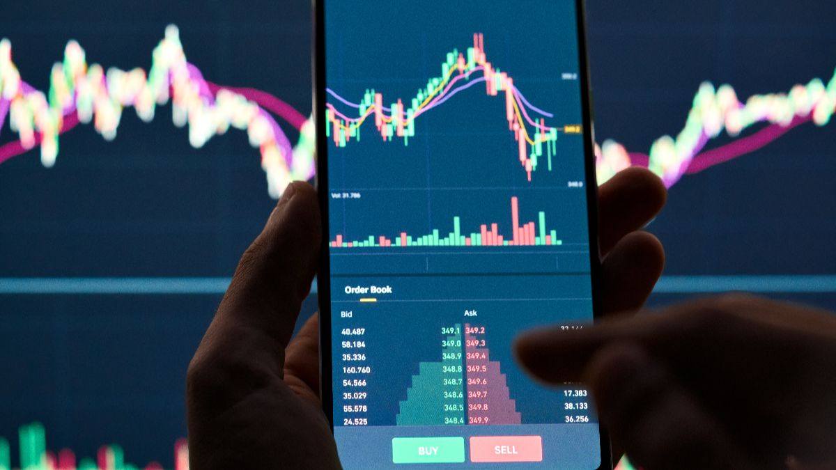 tech mahindra infosys among it share rises as us fed cut hope check brokerage view