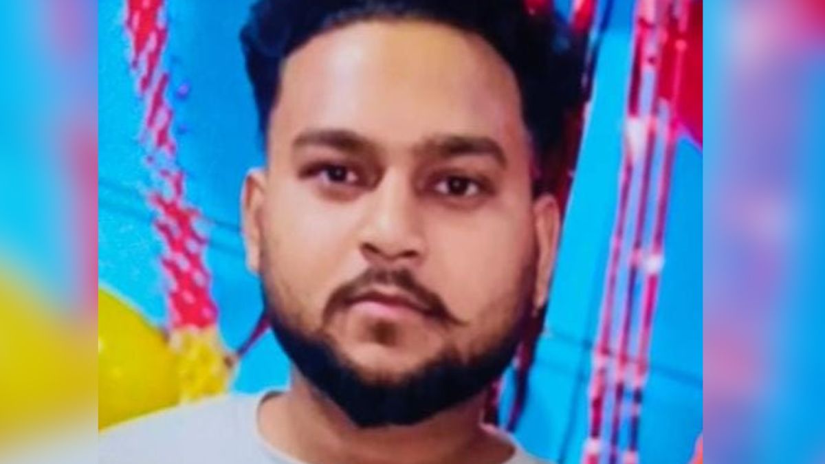 roadways bus accident youth crushed to death on ghaziabadkanpur highway