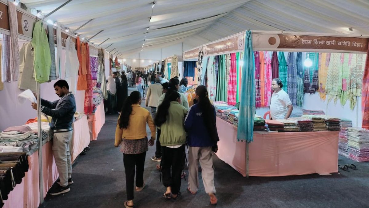 khadi festival 2025 indigenous products and self employment are being promoted artisans products are selling well