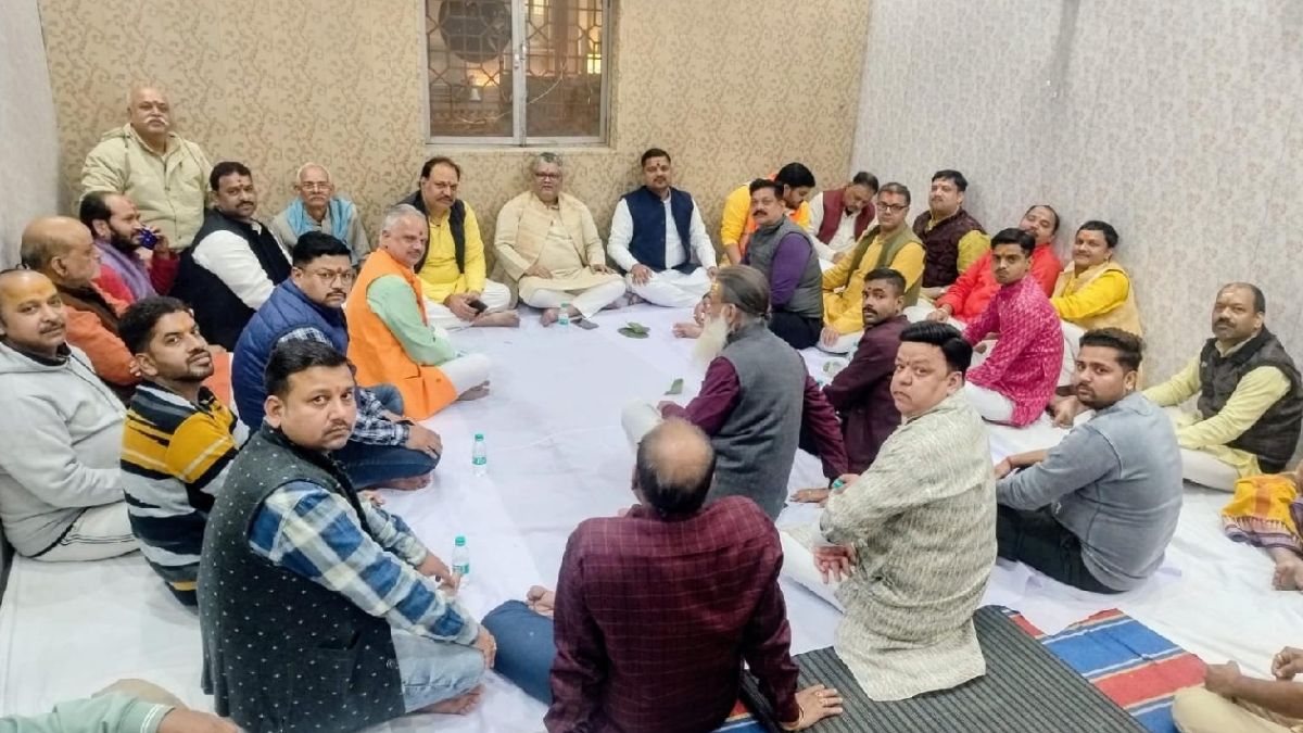 mirzapur temple priests to wear dress code and id cards