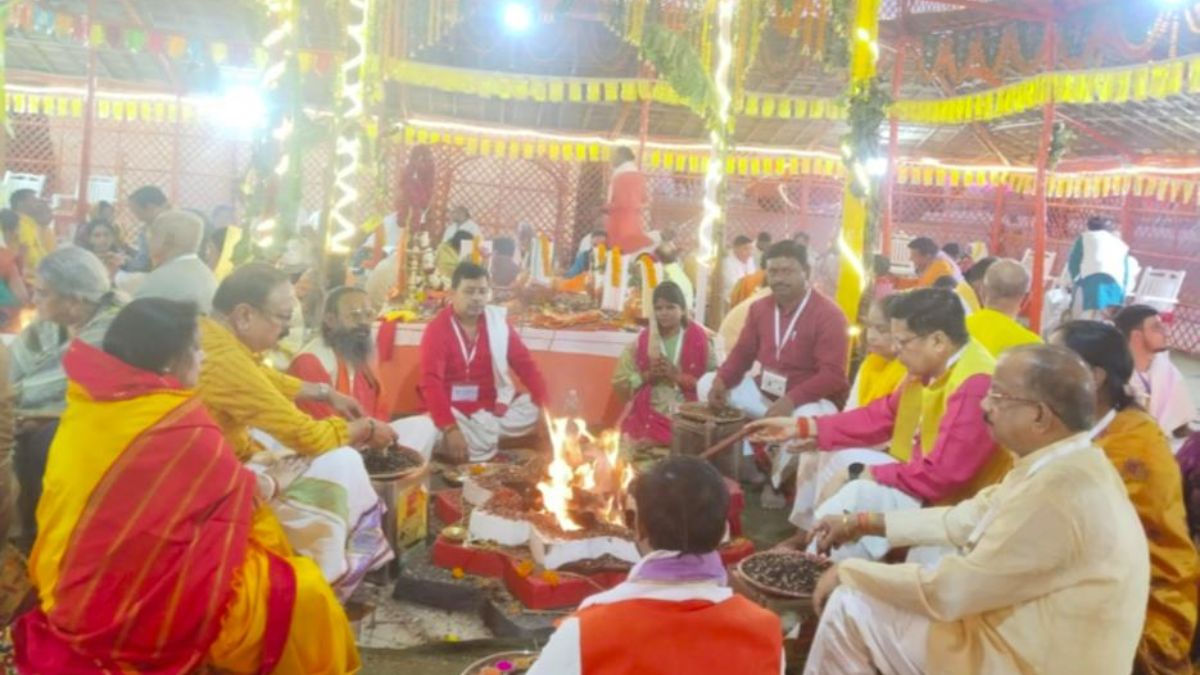ram mandir flag poojan ceremony held in ayodhya ahead of inauguration
